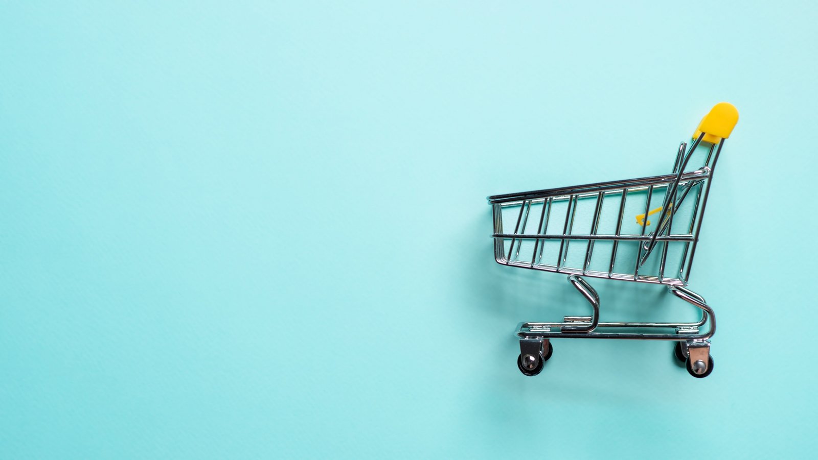 shopping-cart-staggered-on-blue-copy-space-7V4PLX2-min shopping cart staggered on blue copy space 7V4PLX2 min scaled